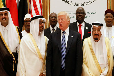 (R-L) Saudi Arabia's King Salman bin Abdulaziz Al Saud, U.S. President Donald Trump, Abu Dhabi Crown Prince Sheikh Mohammed bin Zayed al-Nahyan and Qatar's Emir Sheikh Tamim Bin Hamad Al-Thani