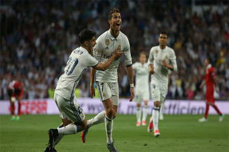 فرحة كريستيانو رونالدو بهدفه في شباك إشبيلية