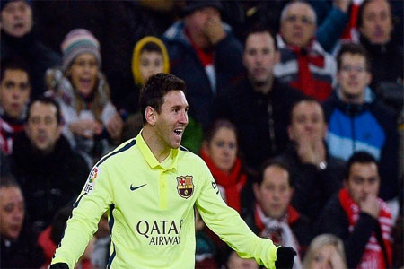 نجم برشلونة ميسي يحتفل بعد التسجيل في شباك أتلتيك بيلباو