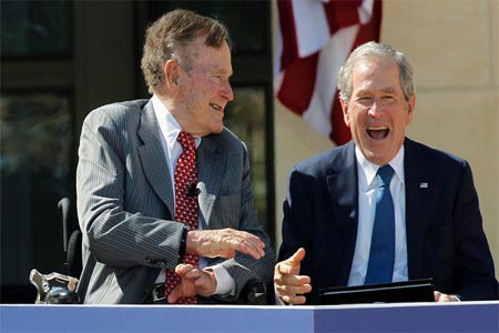 Former US President George W. Bush (R) and former President George H.W. Bush
