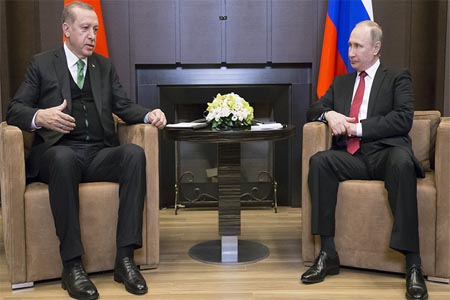 Russian President Vladimir Putin (R) and his Turkish counterpart Tayyip Erdogan in Sochi, Russia, May 3, 2017