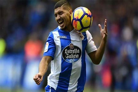 البلجيكي زكرياء البقالي متوسط ميدان فريق ديبورتيفو لاكورونيا