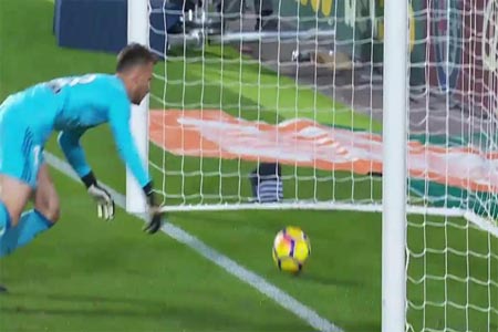 كرة ميسي التي رفض الحكم احتسابها