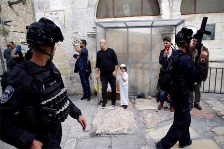 Israeli security personnel patrol Jerusalem's old city, December 22, 2017.