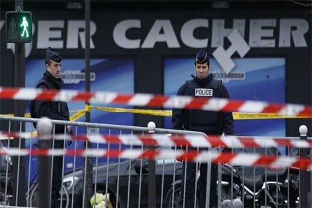 محل البقالة اليهودي في باريس - أرشيف