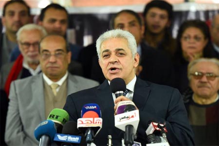 المرشح الرئاسي المصري السابق حمدين صباحي خلال مؤتمر صحافي لائتلاف معارض دعا لمقاطعة الانتخابات الرئاسية