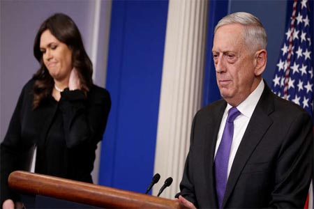 وزير الخارجية الأمريكي جيمس ماتيس والمتحدثة باسم البيت الأبيض سارة ساندرز