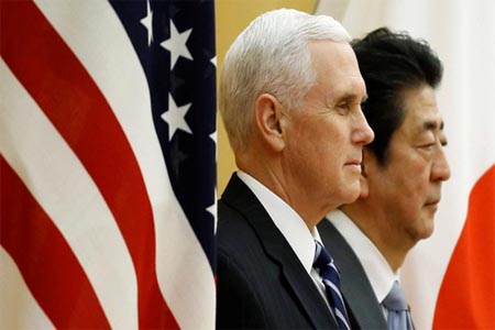 مايك نبس وشينزو آبي في طوكيو