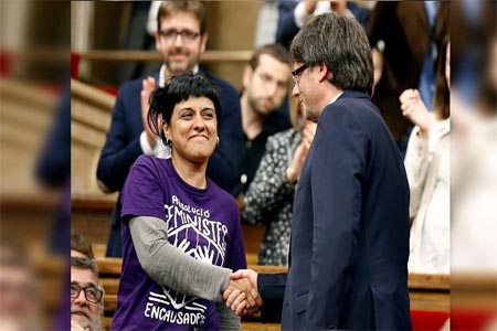 النائبة السابقة عن إقليم كتالونيا، آنا غابريال (صورة أرشيفية)