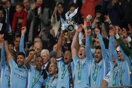 لاعبو مانشستر سيتي يحتفلون باللقب