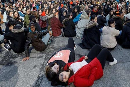 محتجون على تفشي حوادث إطلاق نار في الولايات المتحدة