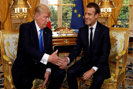 ماكرون وترمب خلال اجتماع سابق