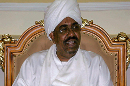 الرئيس السوداني يجري تعديلا حكومياً يشمل 13 وزيراً