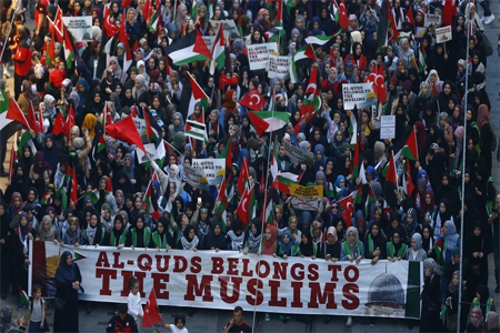 Pro-Islamist demonstrators march during a protest in support of Palestinians and against the U.S. moving its embassy to Jerusalem, in Istanbul, Turkey May 14, 2018.