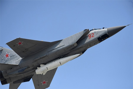 MiG-31 jet with the Kinzhal hypersonic missile