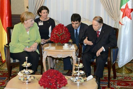 This handout photo released by the official Algerian Press Service shows German Chancellor Angela Merkel (left) meeting with President Bouteflika in Algiers on September 17, 2018 (AFP photo)