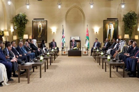 الملك عبد الله الثاني عاهل الأردن (ع) يستضيف مؤتمر البرلمانات العربية في عمان عمان (اف ب)