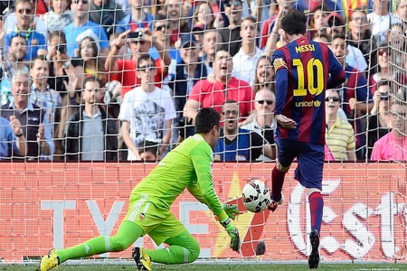 ليونيل ميسي يسجل الهدف الثاني لبرشلونة