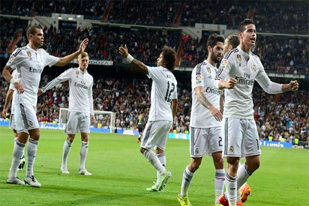 فرحة لاعبي ريال مدريد بهدف خاميس رودريغيز