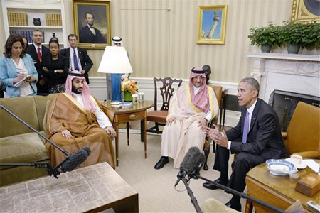 أوباما خلال استقباله محمد بن نايف ومحمد بن سلمان في البيت الأبيض، أمس (أ ب أ)