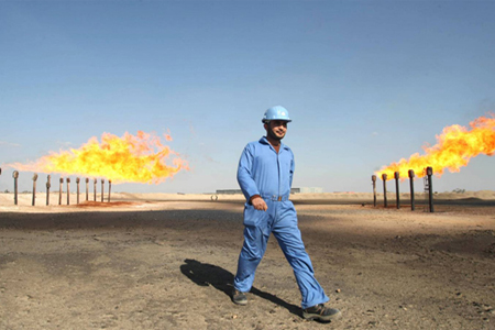 قفزة إنتاج العراق تزيد محنة أسعار النفط العالمية