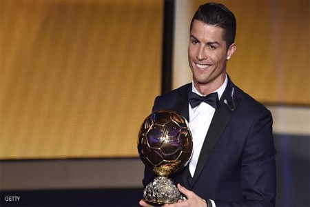 كريستيانو رونالدو فاز بالكرة الذهبية لثاني عام على التوالي