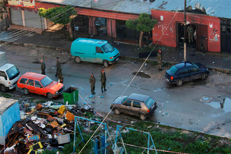 Lebanese Army soldiers inspect a cafe where a suicide bomb attack took place in Jabal Mohsen, Tripoli Jan. 11, 2015. (Reuters)