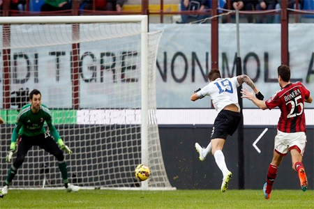 ميلان يسقط على أرضه أمام أتالانتا