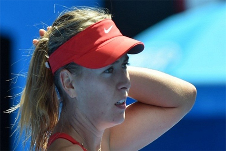 الروسية ماريا شارابوفا في المباراة ضد ألكسندرا بانوفا في بطولة أستراليا المفتوحة للتنس