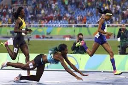 هكذا "طارت" عداءة الباهاما لتربح السباق في أولمبياد ريو