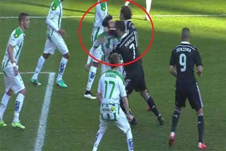 كريستيانو رونالدو ينال البطاقة الحمراء في المباراة بين قرطبة وريال مدريد