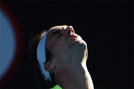 السويسري روجيه فيدرر يخسر ضد الإيطالي أندرياس سيبي في بطولة أستراليا