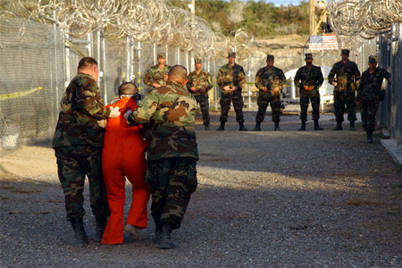 تشكيل لجنة دولية لمطالبة أميركا بتعويضات بحق مساجين غوانتانامو وأبو غريب