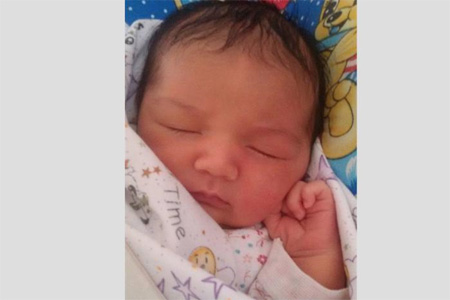 الطفل وليد يحمل الرقم 2 مليون في تعداد سكان غزة