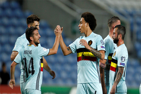 أكسيل فيتسل يحتفل بأحرازه هدفا في مرمى جبل طارق