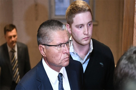 ألكسي أوليوكايف في المحكمة