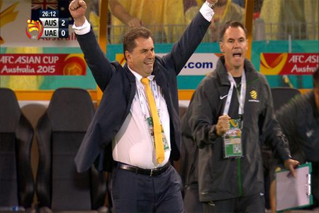 فرحة مدرب أستراليا أنجي بوستيكوجلو بالهدف الثاني لفريقه