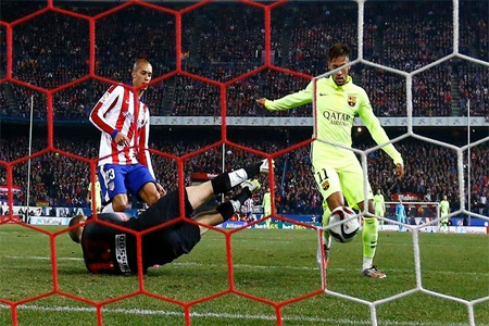 برشلونة يهزم أتلتيكو مدريد في "نهائي مبكر" مثير