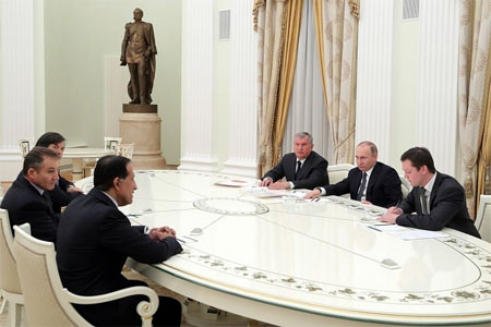 لقاء بين الرئيس الروسي فلاديمير بوتين مع ممثلين من جهاز قطر للاستثمار وشركة "غلينكور"