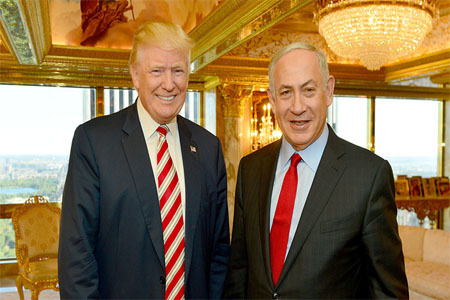 Israeli Prime Minister Benjamin Netanyahu (R) stands next to Republican U.S. presidential candidate Donald Trump during their meeting in New York, September 25, 2016.