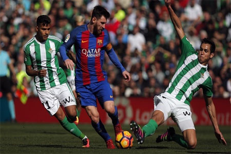 برشلونة يتعادل مع ريال بيتيس