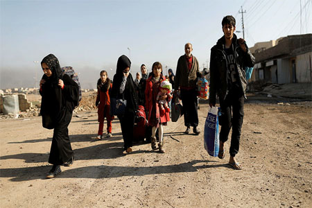 Displaced Iraqis flee their homes, western Mosul, Iraq March 7, 2017.