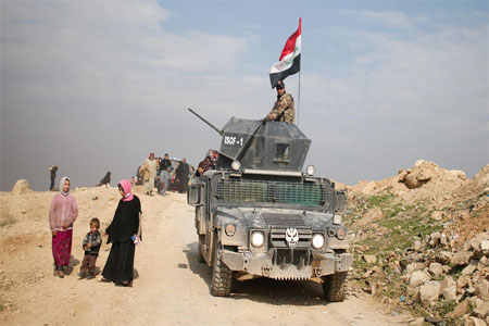 Displaced Iraqis flee their homes, as Iraqi forces battle with Islamic State militants, in western Mosul, Iraq March 8, 2017. (Reuters)