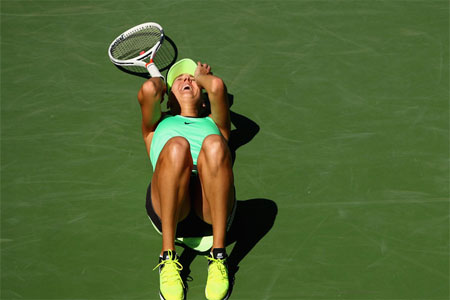 فرحة يلينا فيسنينا بعد تغلبها على كوزنيتسوفا في نهائي إنديان ويلز