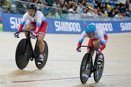 الروسيتان فاينوفا وشميلوفا تفوزان بذهبية بطولة العالم للدراجات الهوائية