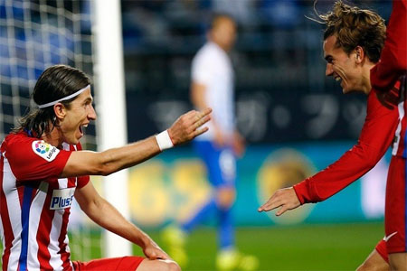 فرحة فيليبي لويس بالتسجيل في مرمى ملقا