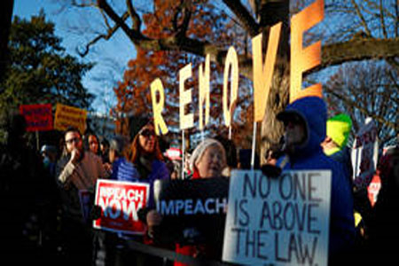 Protesters call for the impeachment and removal of US President Donald Trump on Capitol Hill. December 18, 2019. © Reuters /