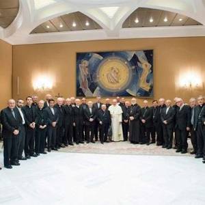 فضيحة تطيح بـ 14 كاهنا في الكنيسة التشيلية